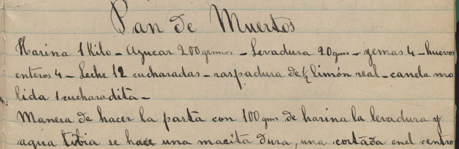 Página de un cuaderno escrito a mano con tinta: el título «Pan de Muertos» y la lista de ingredientes (harina, azúcar, levadura, yemas, huevos, leche, raspadura de medio limón real, canela molida) y el comienzo de la preparación.