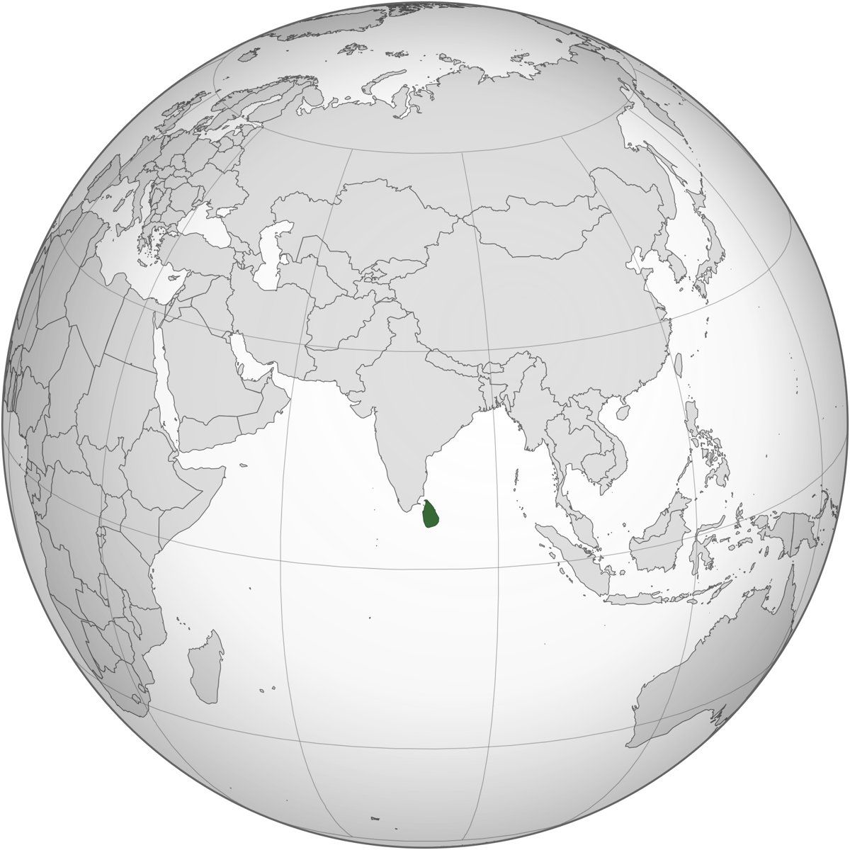 Globo terráqueo centrado en Asia: la isla de Sri Lanka, pintada de verde, debajo de la punta de la India.